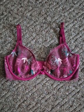 Victoria's Secret Very Sexy Unlined Embroidered Bra 32DD